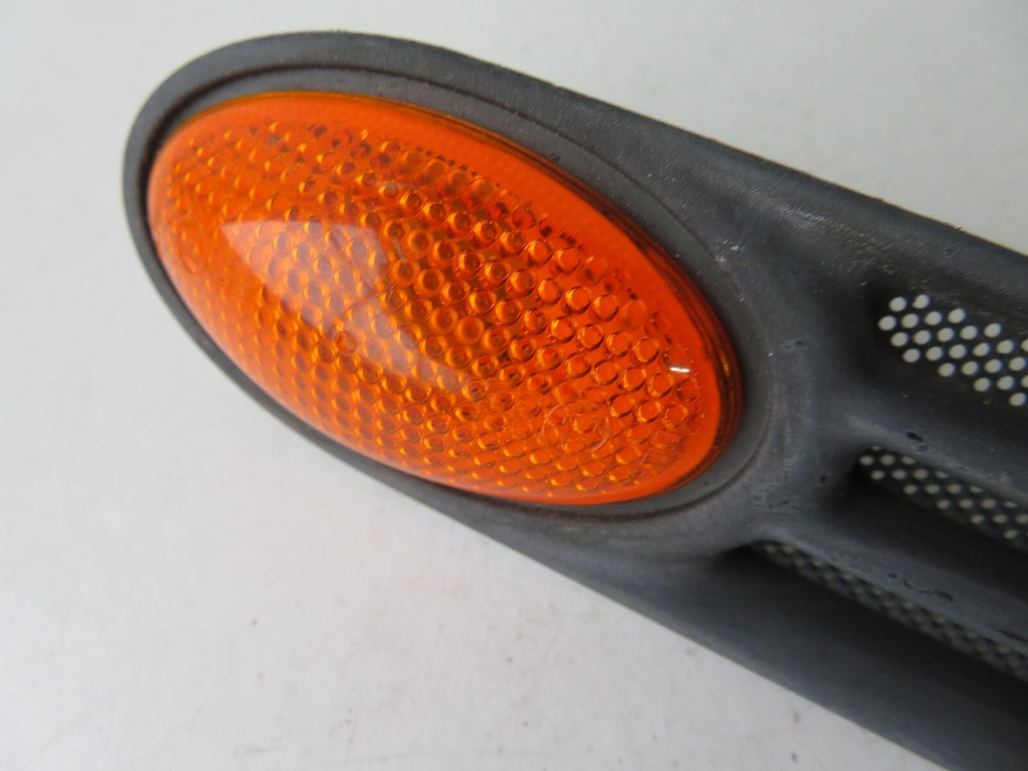 BMW MINI COOPER R50 OS DRIVER INDICATOR LIGHT GRILL 2000-2006 A0925-21