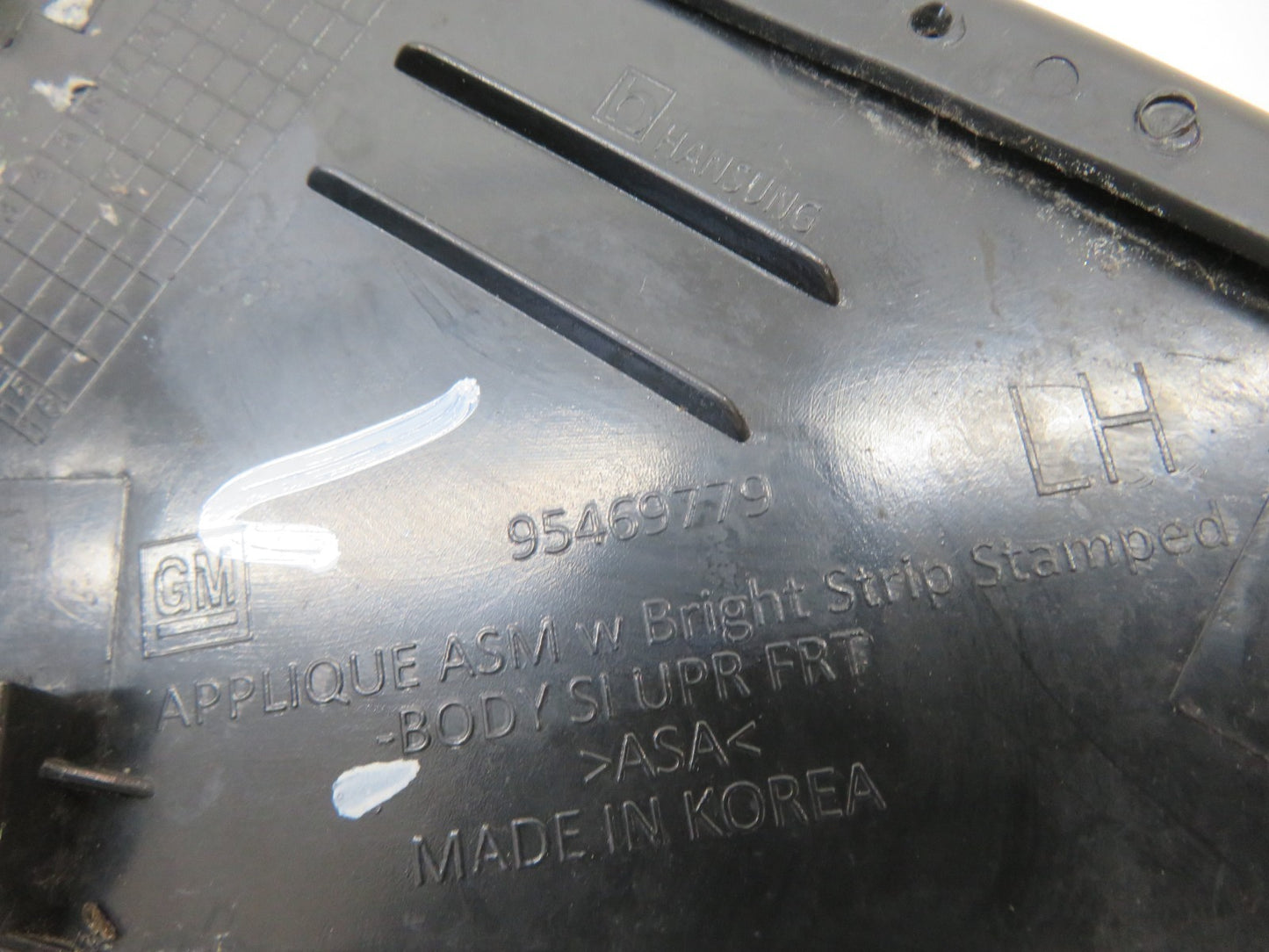 VAUXHALL MOKKA NS PASSENGER FRONT QUARTER TRIM 2012-2016 1739-7