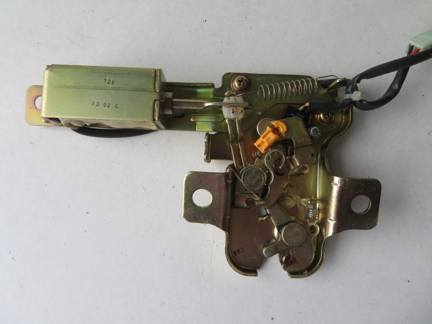 MAZDA MX5 MK2 TAILGATE BOOT LOCK CATCH 1998-2004 A1450-10