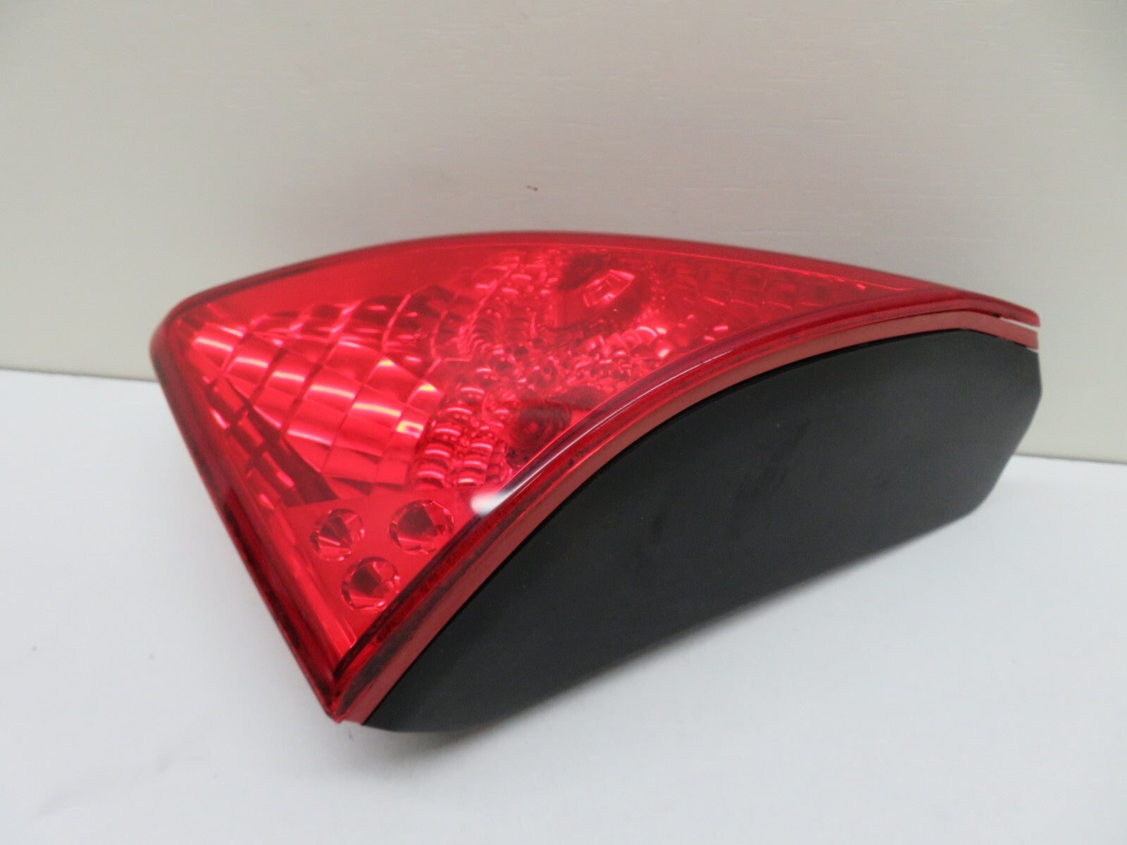 PEUGEOT 3008 OS DRIVER INNER REAR TAIL LIGHT 9683460980 2008-2016 1626-4