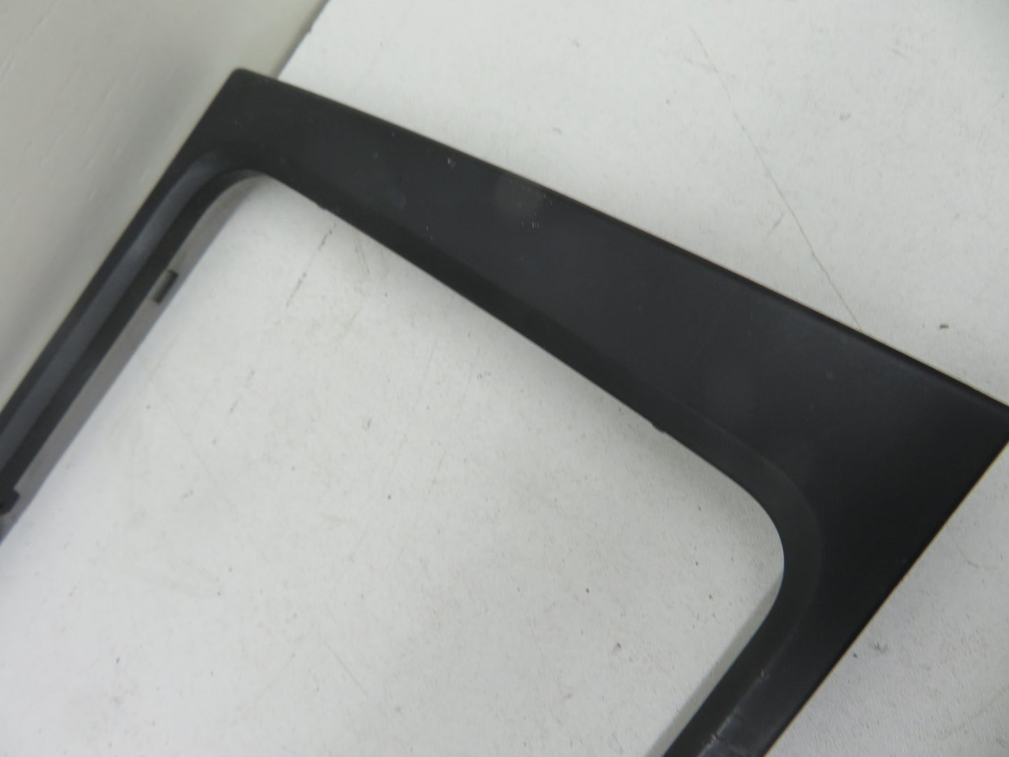 VW GOLF MK6 STEREO SURROUND TRIM 5K0858063P 2009-2013 REF-13