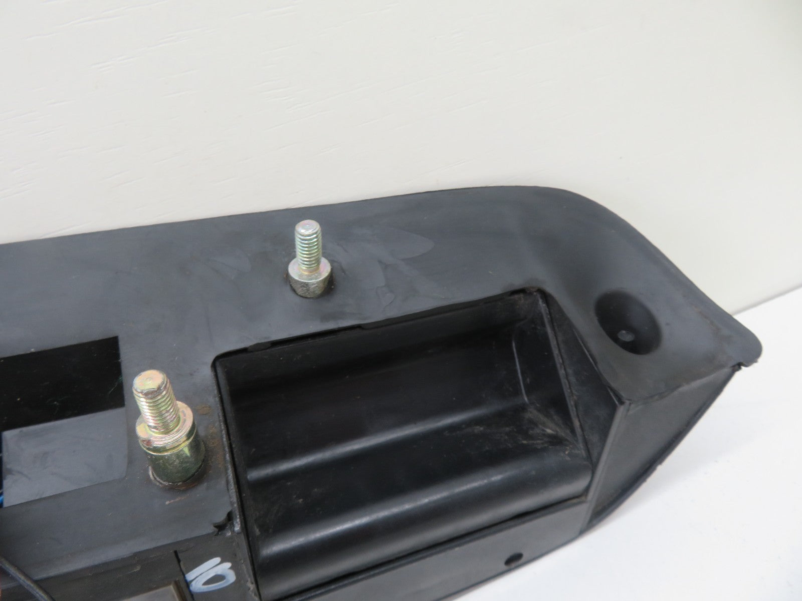 LAND ROVER FREELANDER 1 BOOT HANDLE SWITCH WITH KEY 2004-2006 1672-10