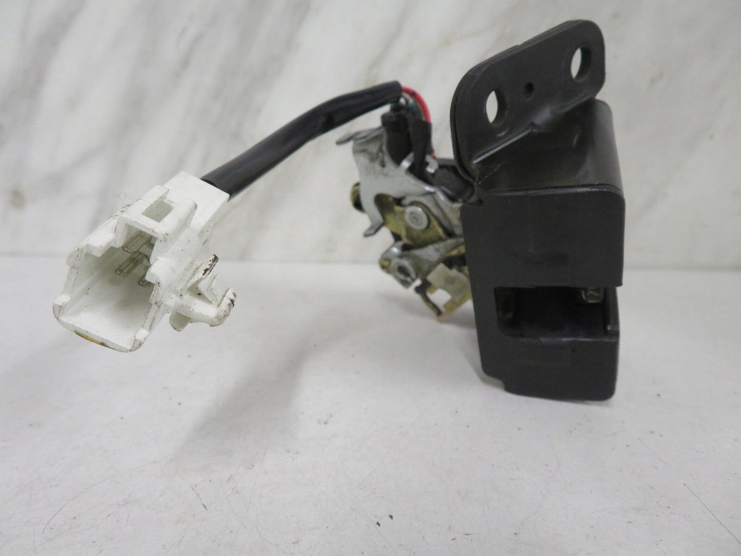 TOYOTA COROLLA BOOT LOCK CATCH 101528-3000 2002-2006 MIX1424-11