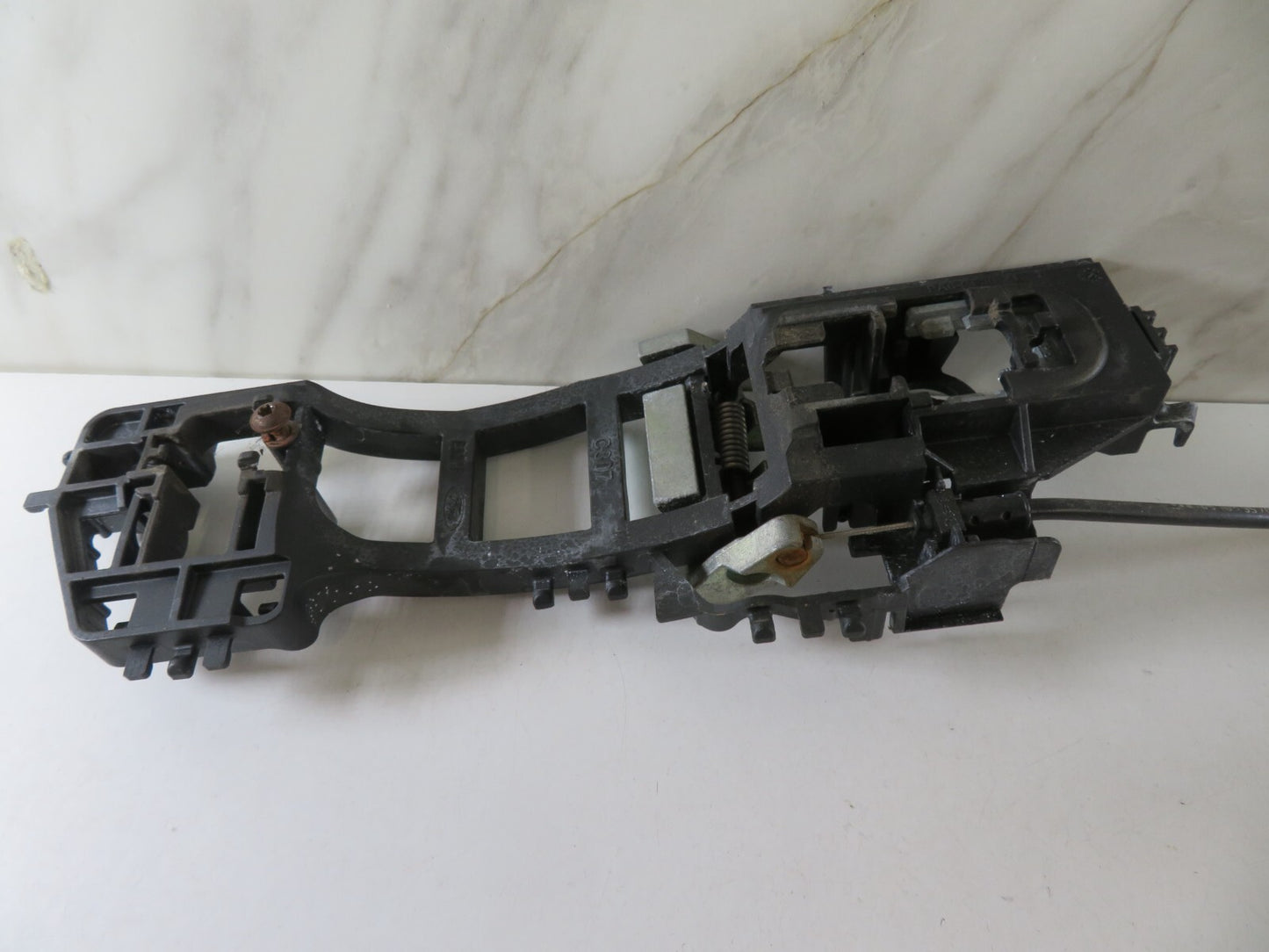 FORD FOCUS CC NS PASSENGER DOOR LOCK CATCH 6N4A-L21813-CB 2006-2010 A1114-9