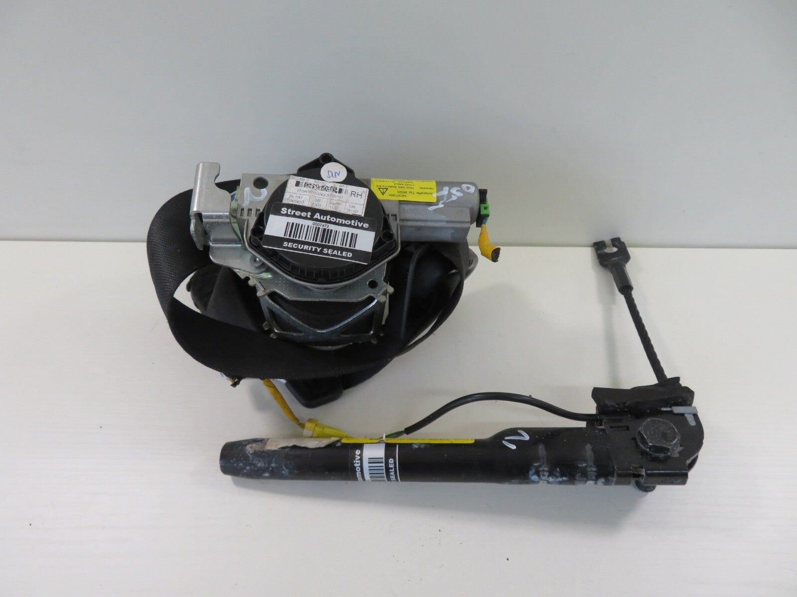 FIAT 500 OSF DRIVER SEAT BELT WITH TENSIONER 07354654010 2007-2014 1728-2