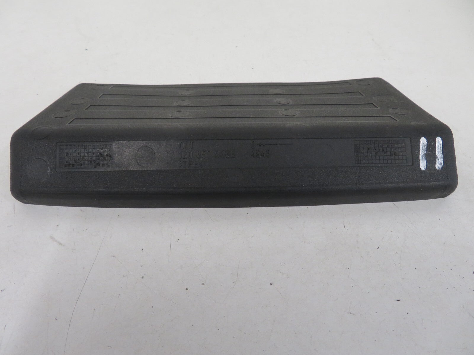 SKODA OCTAVIA CENTER CONSOLE RUBBER INSERT TRIM 1Z0857938B 2006-2013 1214-11