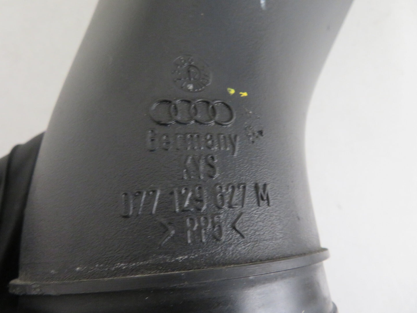 AUDI A8 D2 V8 AIR INTAKE PIPE 077129827 1998-2002 1515-6