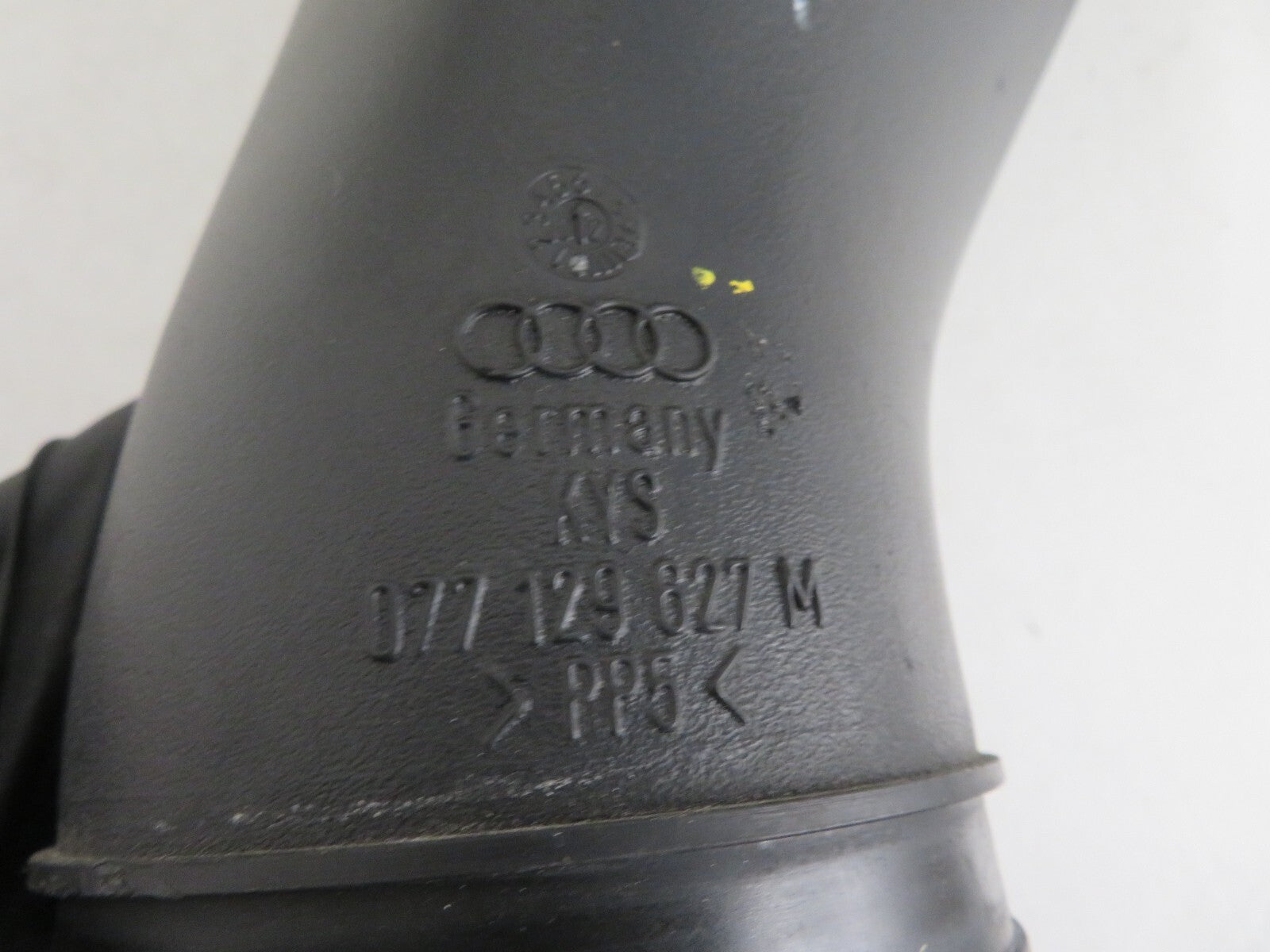 AUDI A8 D2 V8 AIR INTAKE PIPE 077129827 1998-2002 1515-6