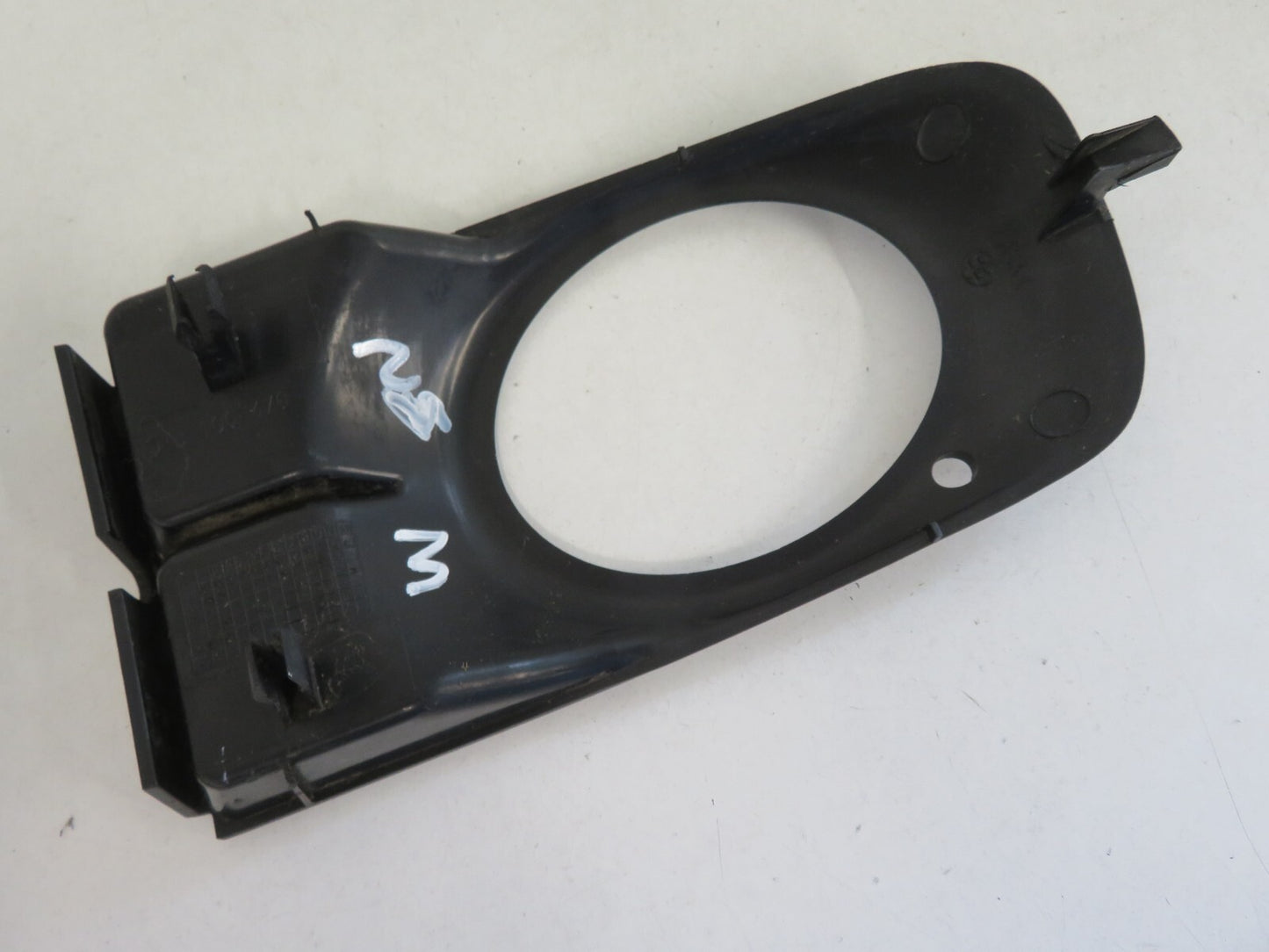 ROVER 75 FRONT NS PASSENGER FOG LIGHT SURROUND TRIM 1999-2005 AM1458-3