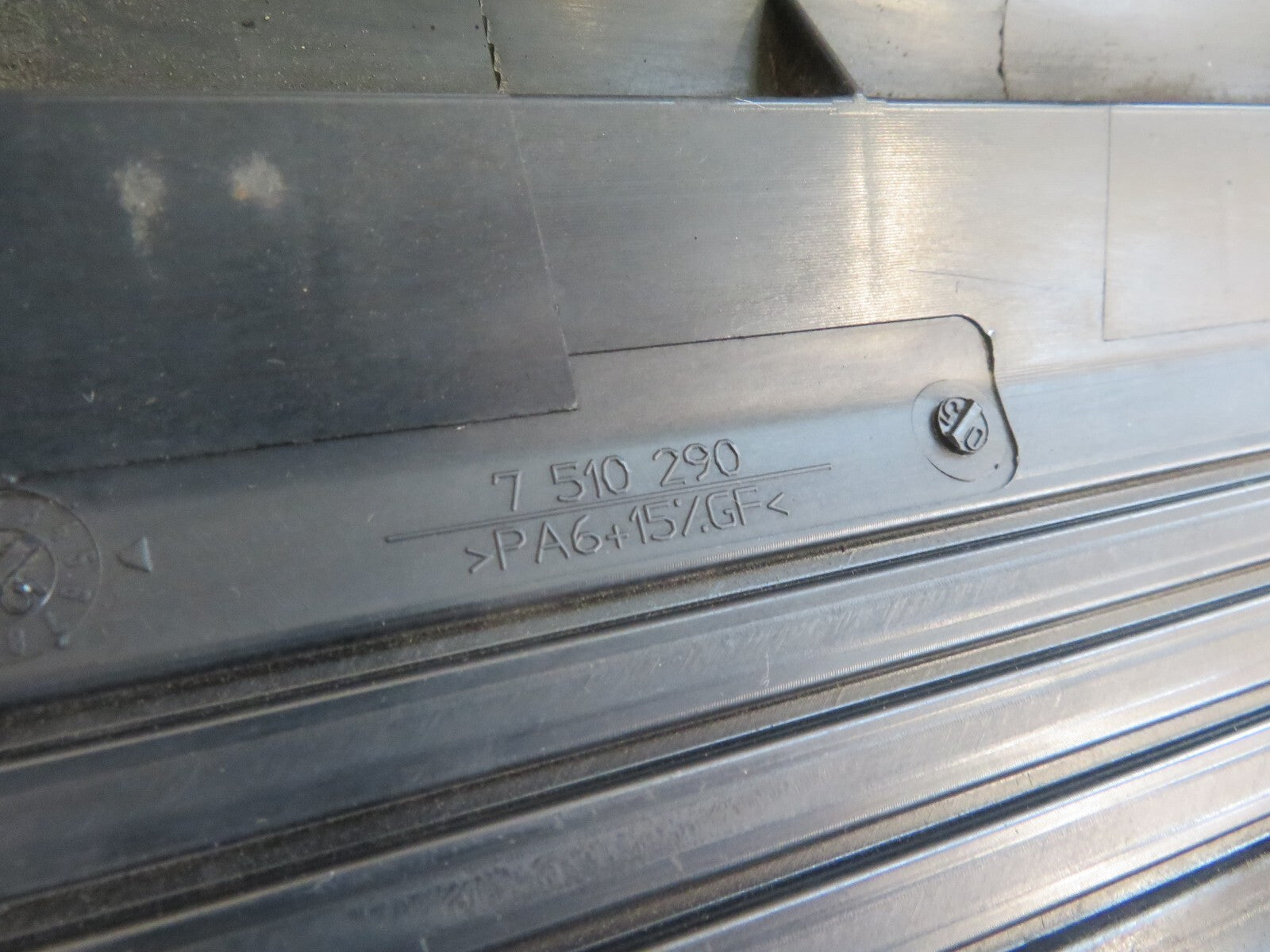 MINI COOPER R50 R53 INJECTOR COVER 7510290 2001-2006 A1046-23