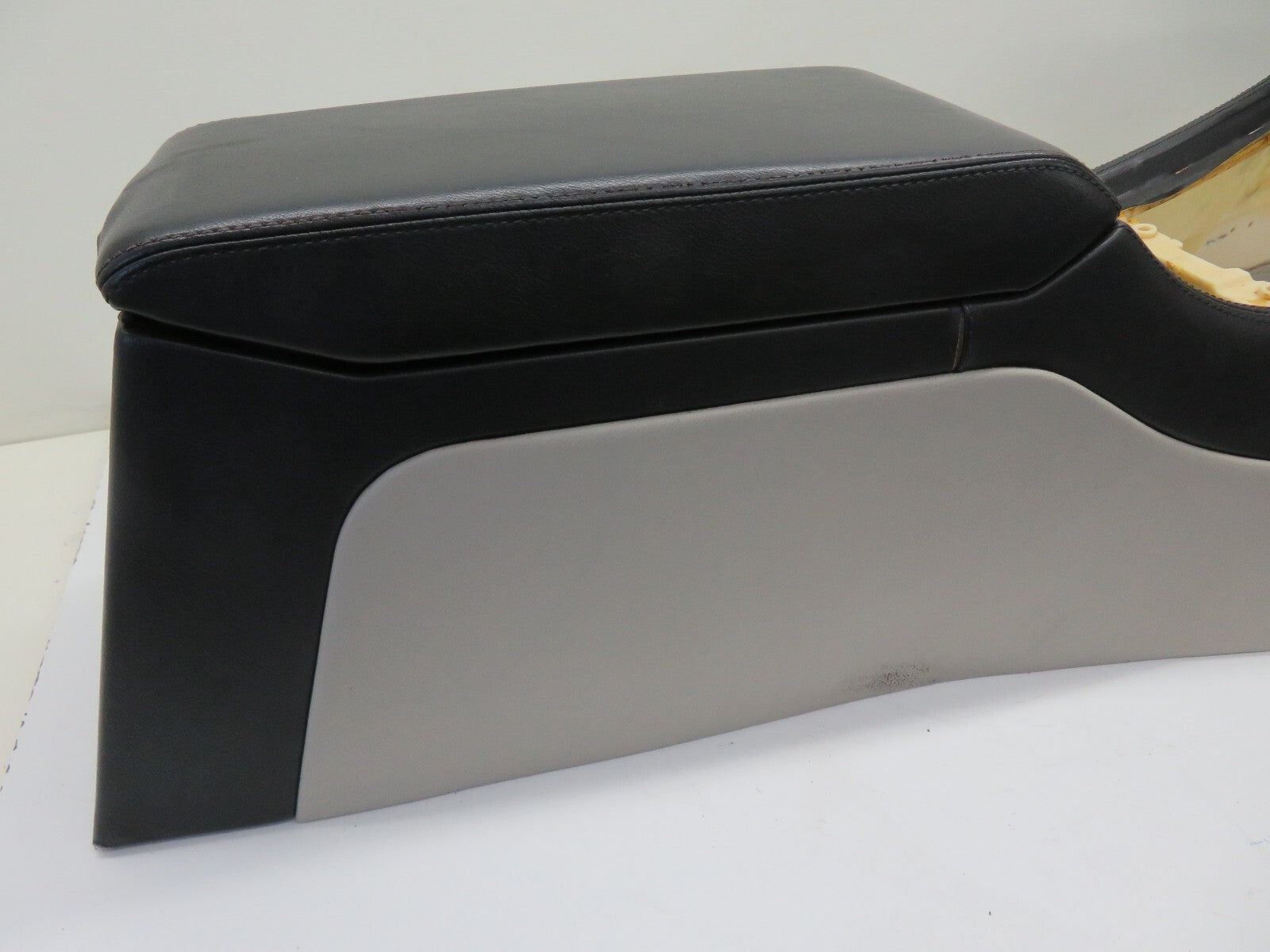 JAGUAR XJR CENTER CONSOLE ARM REST 1994-2001