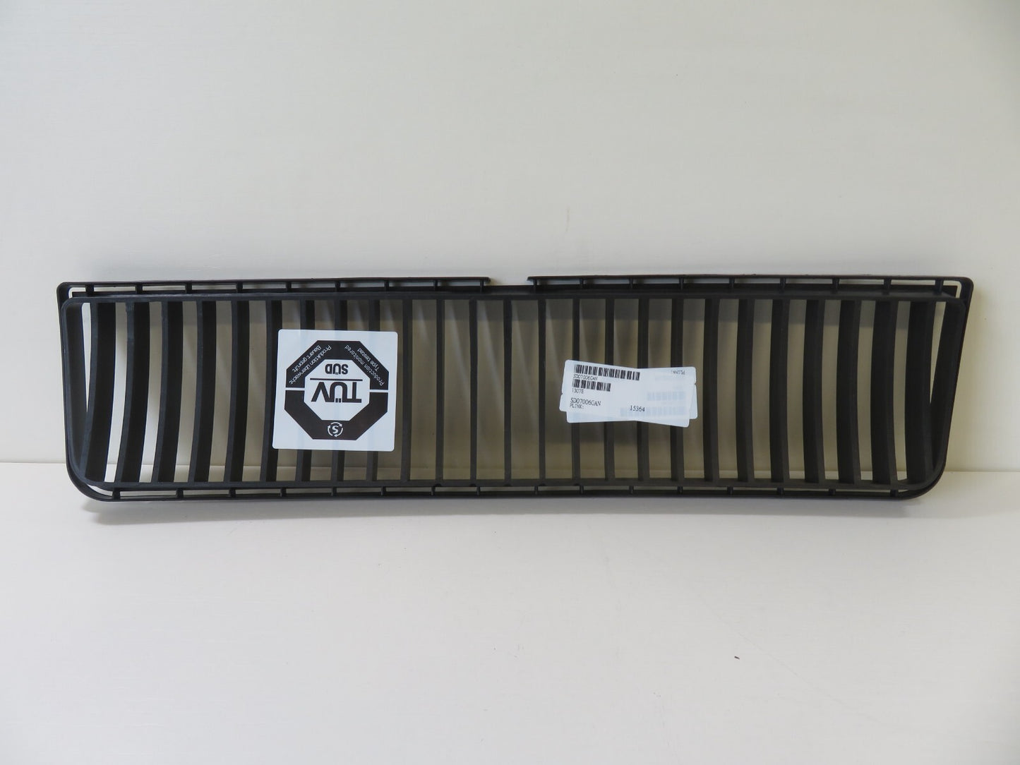 FRONT BUMPER GRILLE FOR SKODA OCTAVIA SD07006GAN 1997-2010