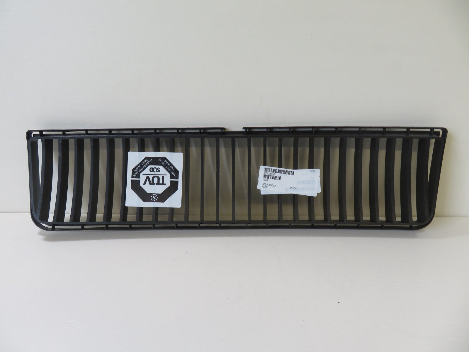 FRONT BUMPER GRILLE FOR SKODA OCTAVIA SD07006GAN 1997-2010