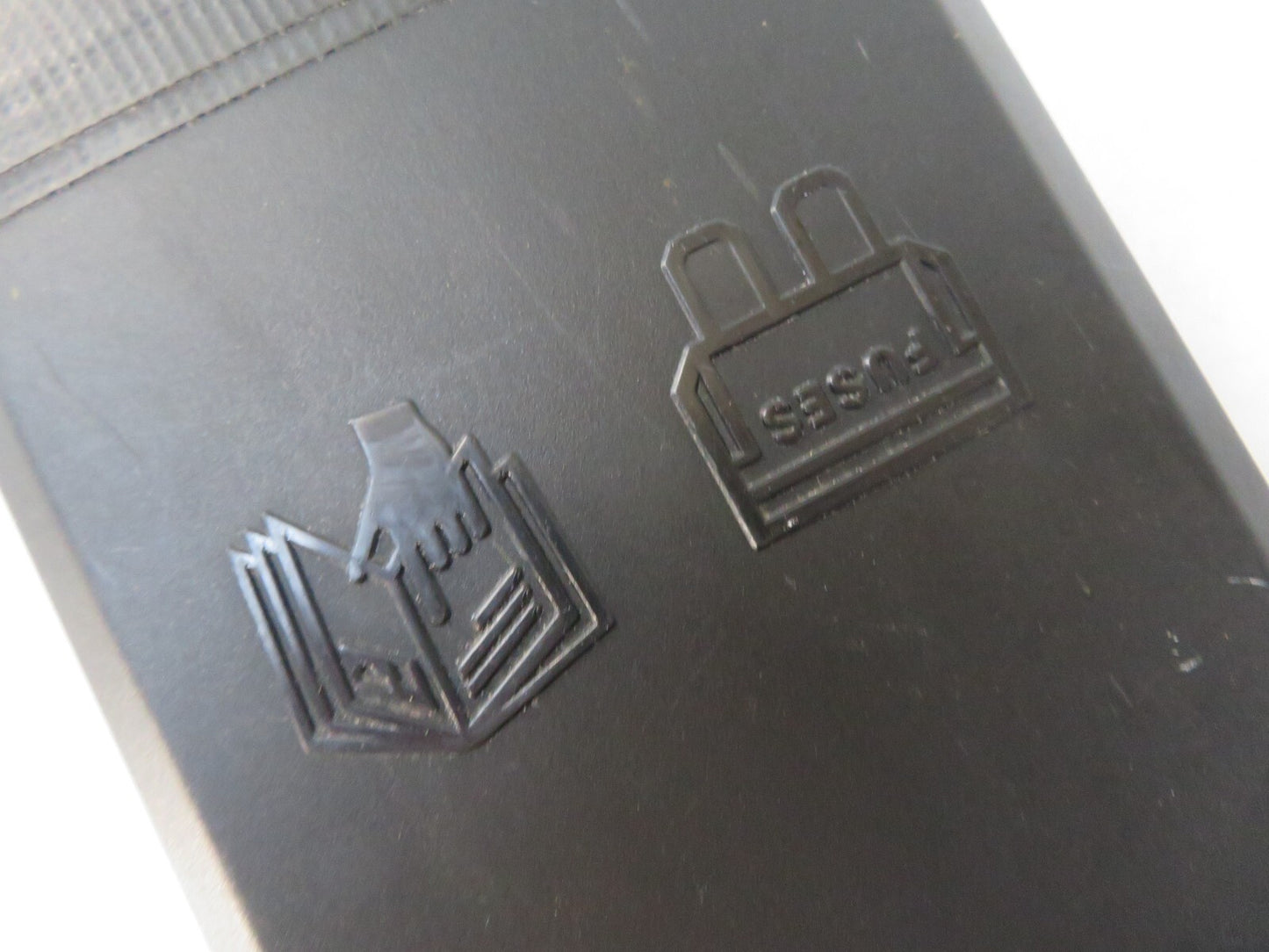 LAND ROVER DISCOVERY 3 ENGINE BAY FUSE BOX COVER 2005-09 1212-15