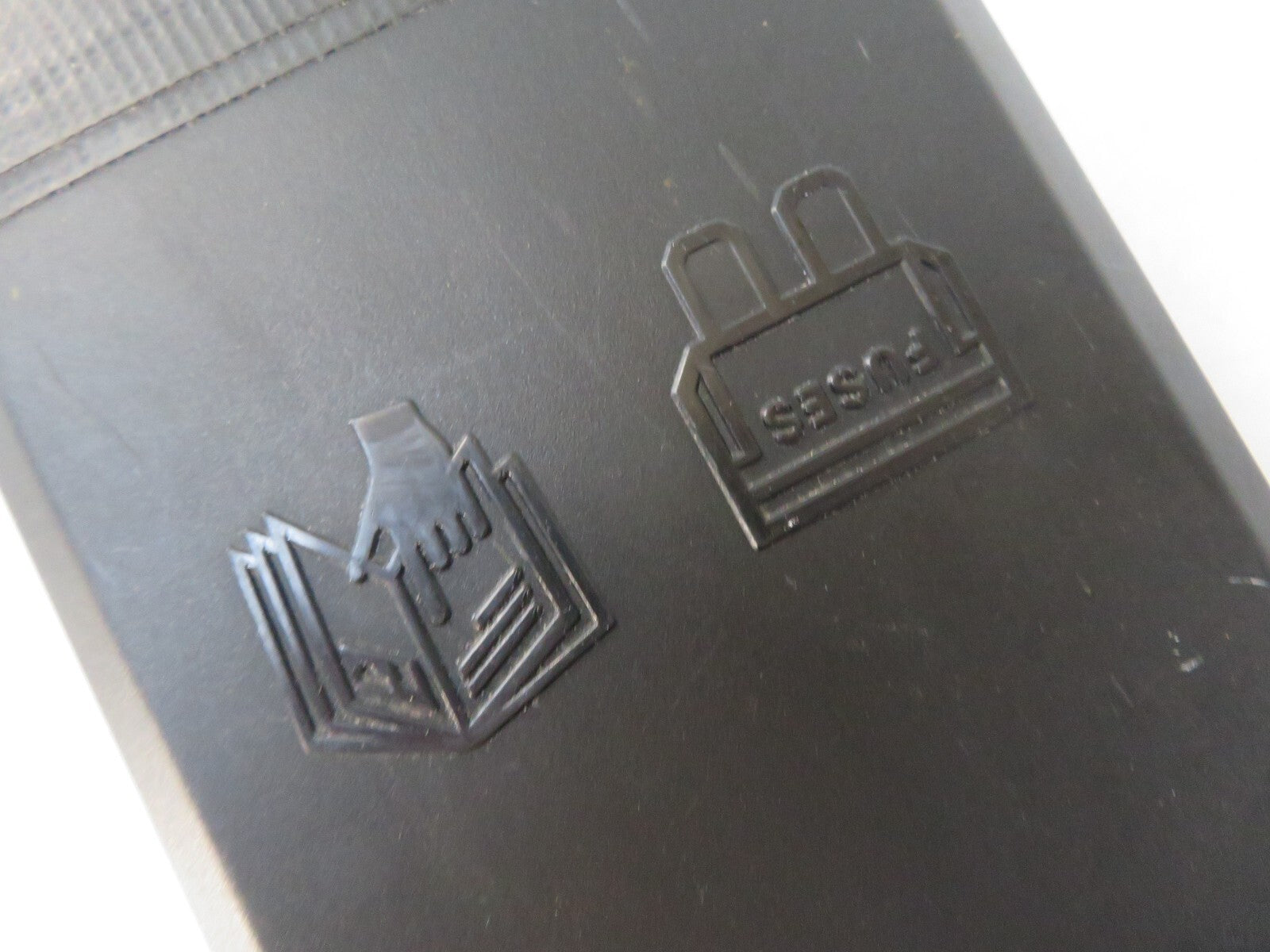 LAND ROVER DISCOVERY 3 ENGINE BAY FUSE BOX COVER 2005-09 1212-15