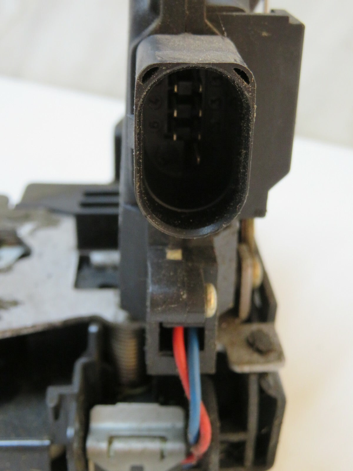 AUDI A6 C5 ALL ROAD OSR DOOR LOCK CATCH 4B0839016G 1998-2003 REFB5