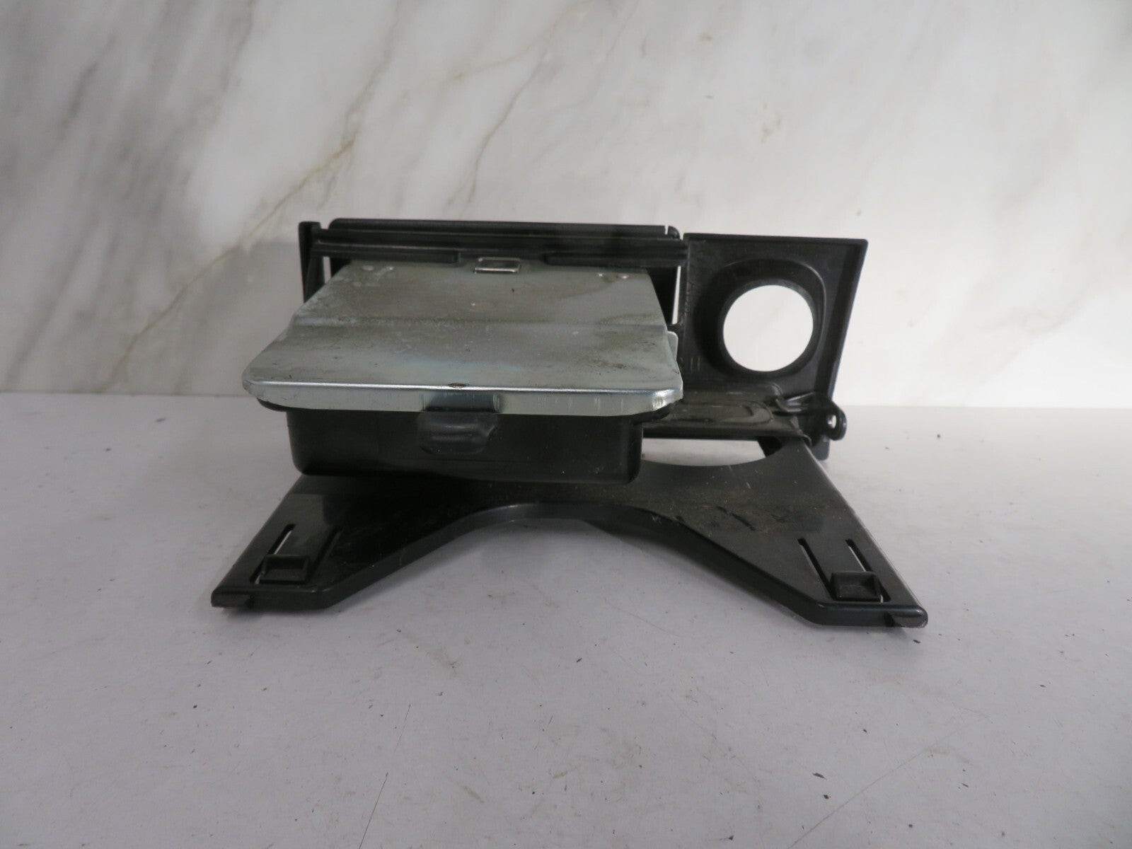 SUZUKI SWIFT GLS DASH TRIM ASH TRAY CUP HOLDER 73851-60E00 1988-2002 1439-4