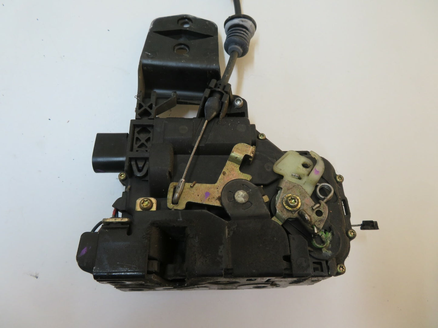 VOLKSWAGEN VW BEETLE OS DRIVER DOOR LOCK CATCH 1998-2006 01