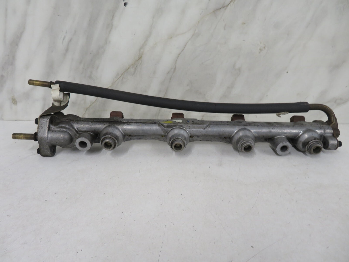 FORD FIESTA FUEL RAIL WITH INJECTORS MF-9H487 1997-2002 1350-3