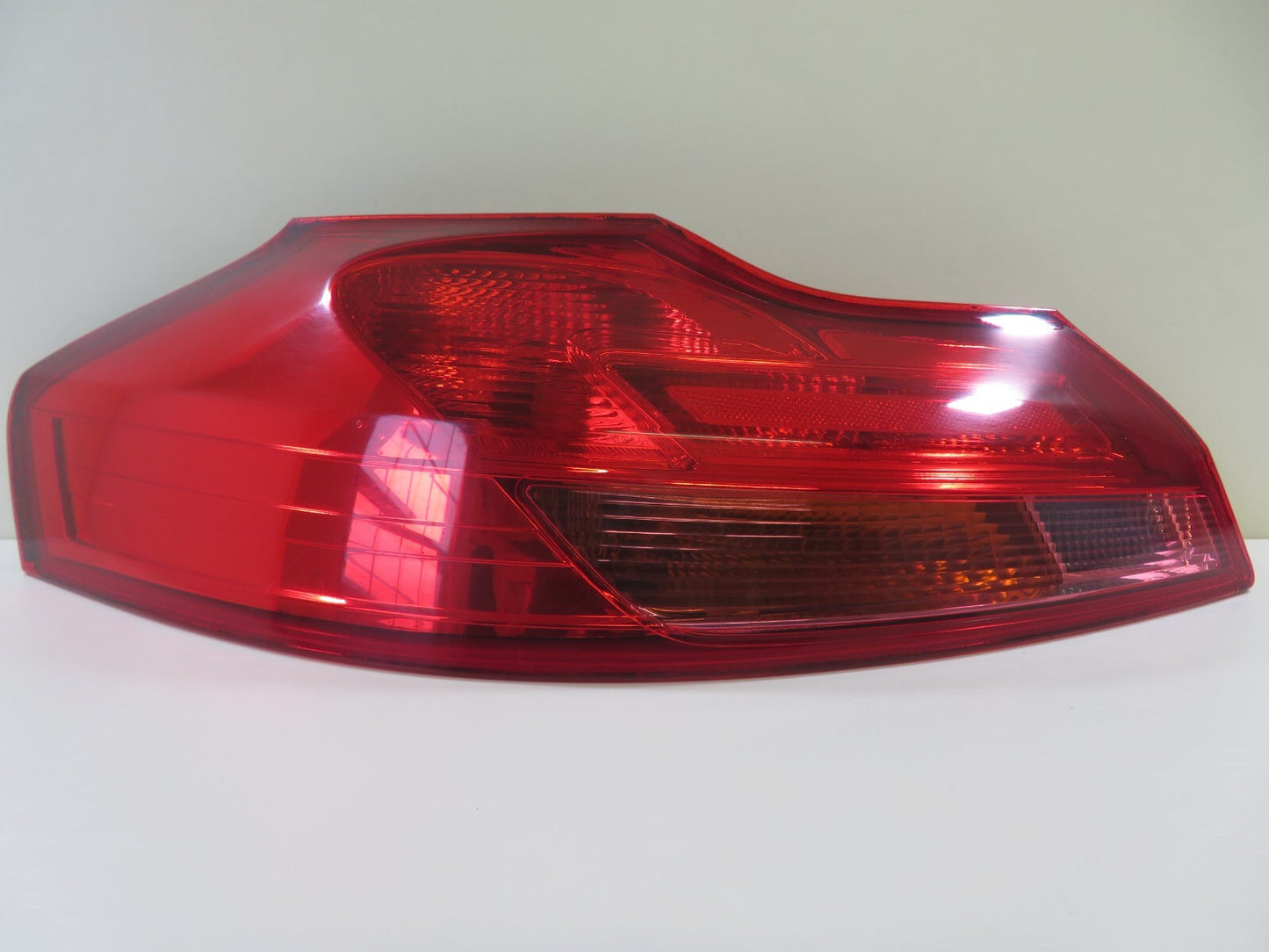 VAUXHALL INSIGNIA ESTATE NSR PASSENGER TAIL LIGHT 13277877 2008-2013 OSBK1731