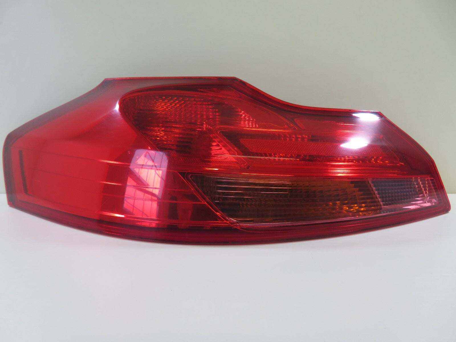 VAUXHALL INSIGNIA ESTATE NSR PASSENGER TAIL LIGHT 13277877 2008-2013 OSBK1731
