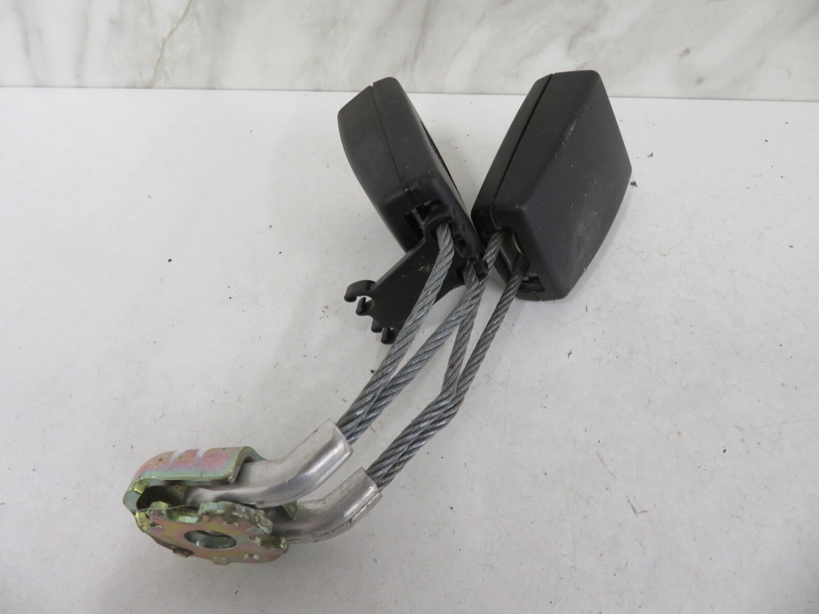 AUDI A8 D2 REAR SEAT BELT BUCKLE 4D0857739 1998-2002 A1652-11