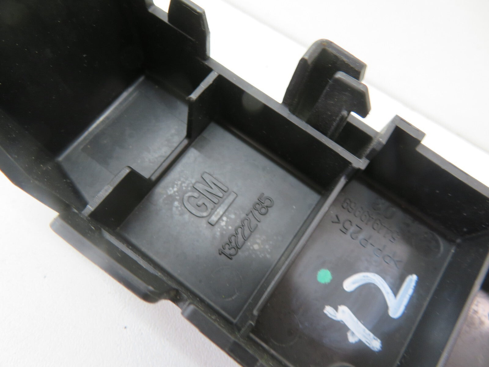 VAUXHALL INSIGNIA FRONT FUSE BOX COVER TRIM 13222785 2008-2016 1631-12