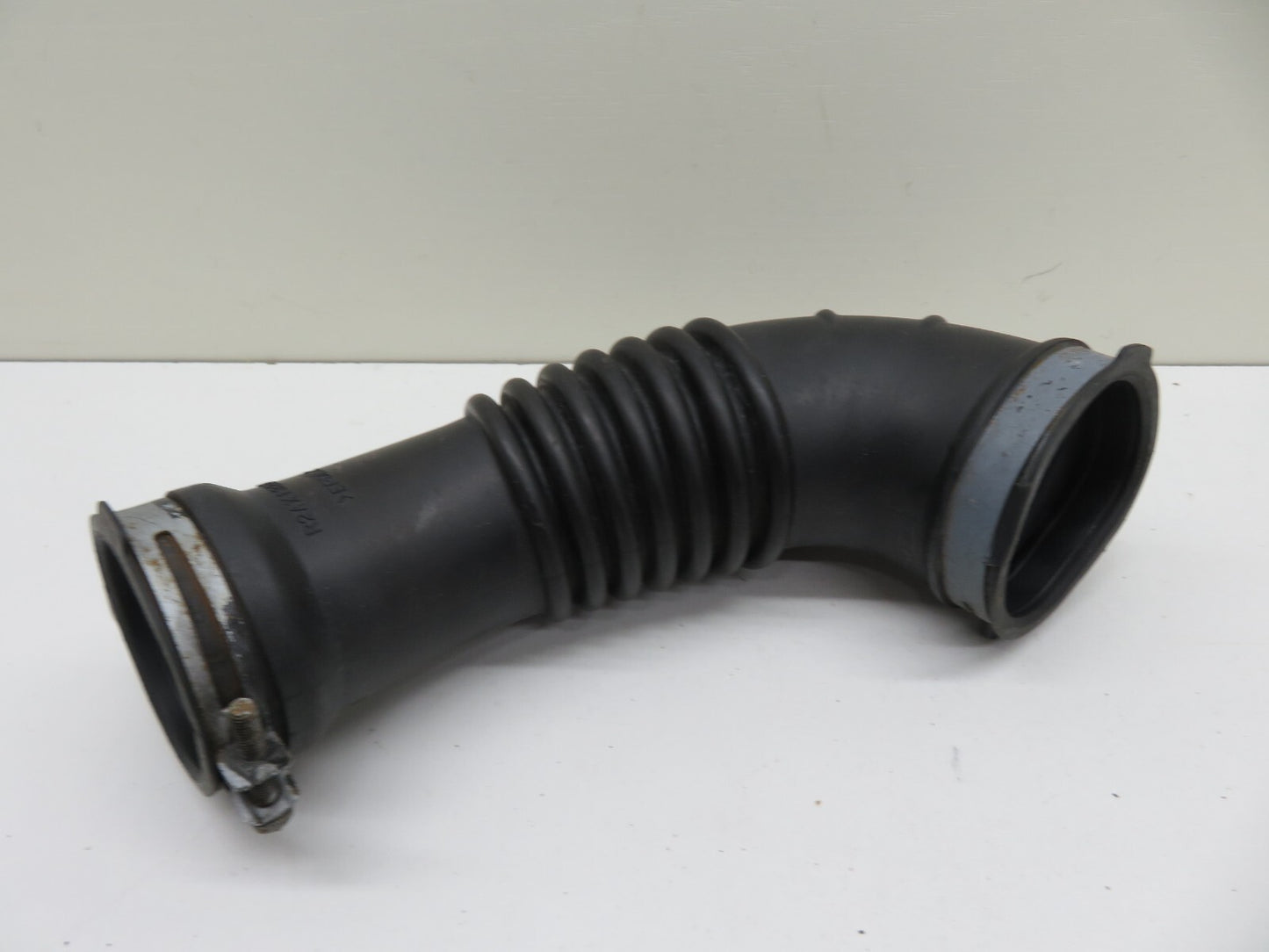 MAZDA CX7 AIR INTAKE PIPE R2AX13221 2008-2012 1414-14