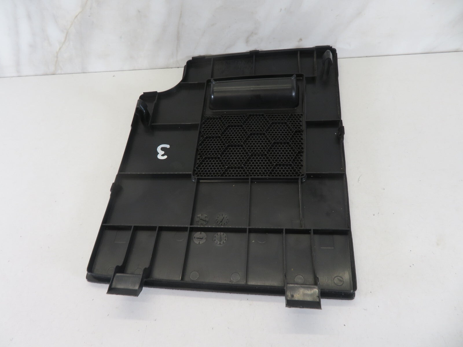 MAZDA 5 MPV REAR BOOT ACCESS TRIM C235688V0 2005-2010 A1320-3