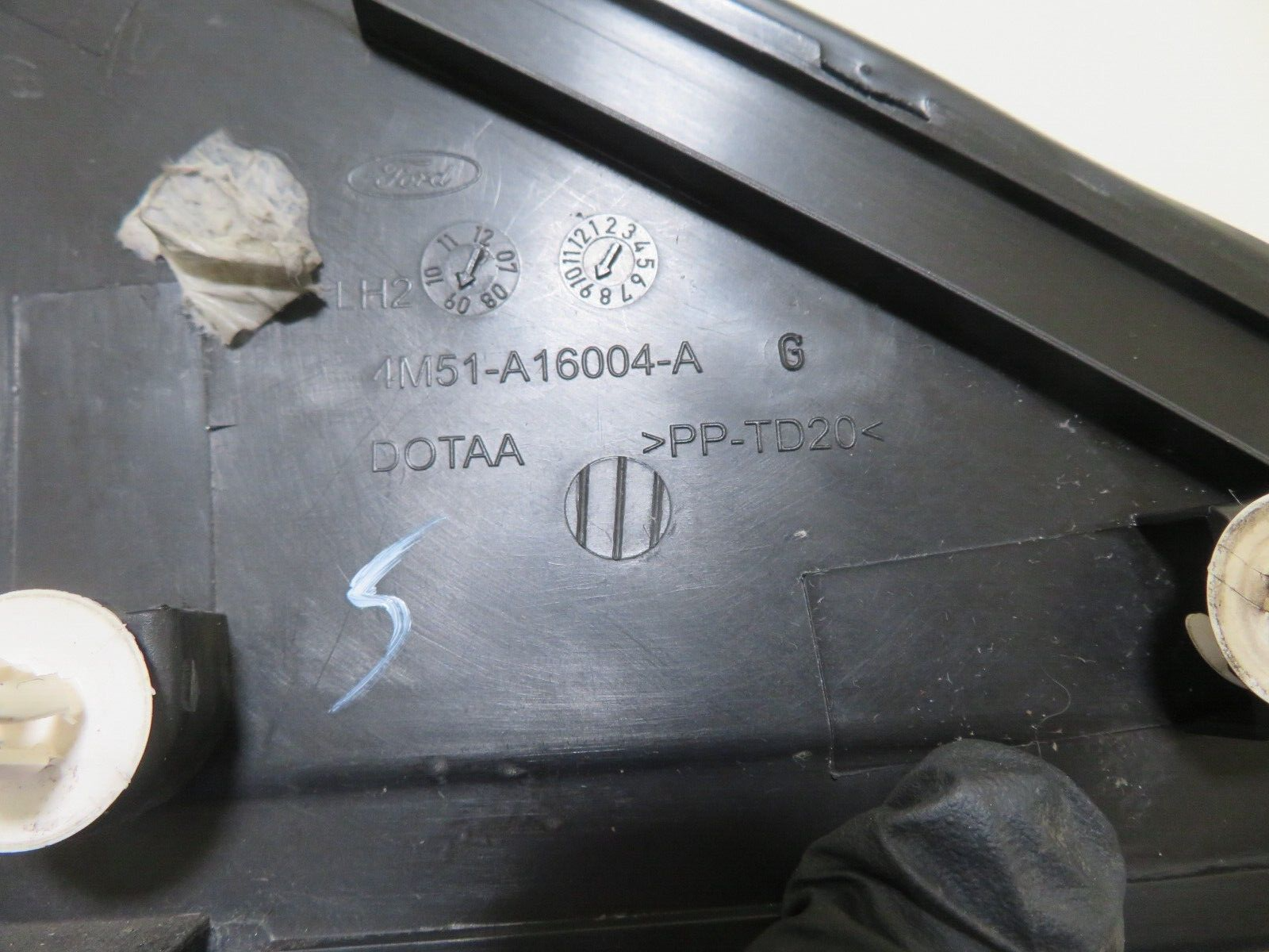 FORD FOCUS MK2 NS EXTERIOR FRONT QUARTER TRIM 4M51-A16004-A 2005-2010 1741-5