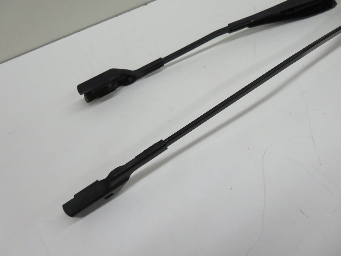 FORD FIESTA MK7 ST180 FRONT WIPER ARMS PAIR 2013-2017 1546-1