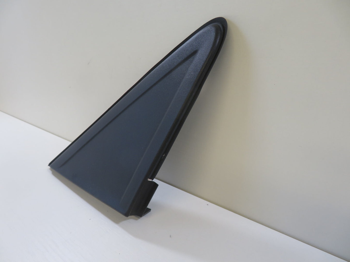 FORD FOCUS MK2 OS DRIVER FRONT QUARTER TRIM 4M51-A16003-A 2004-2011 1744-12