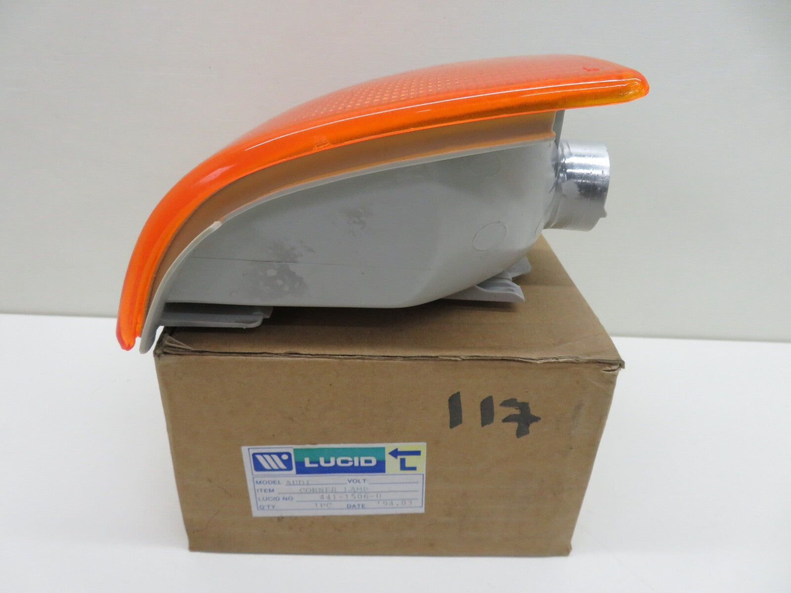 FRONT NS PASSENGER INDICATOR LIGHT FOR AUDI 100 441-1506-U YEARS 1982-1990