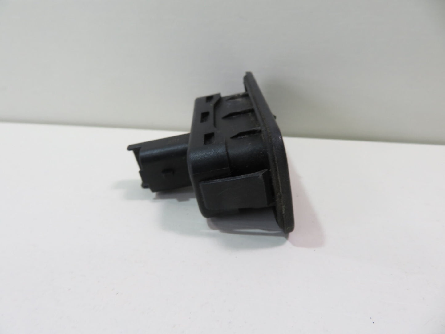 RENAULT SCENIC TAILGATE BOOT RELEASE SWITCH 8200078256 2003-2009 1559-15