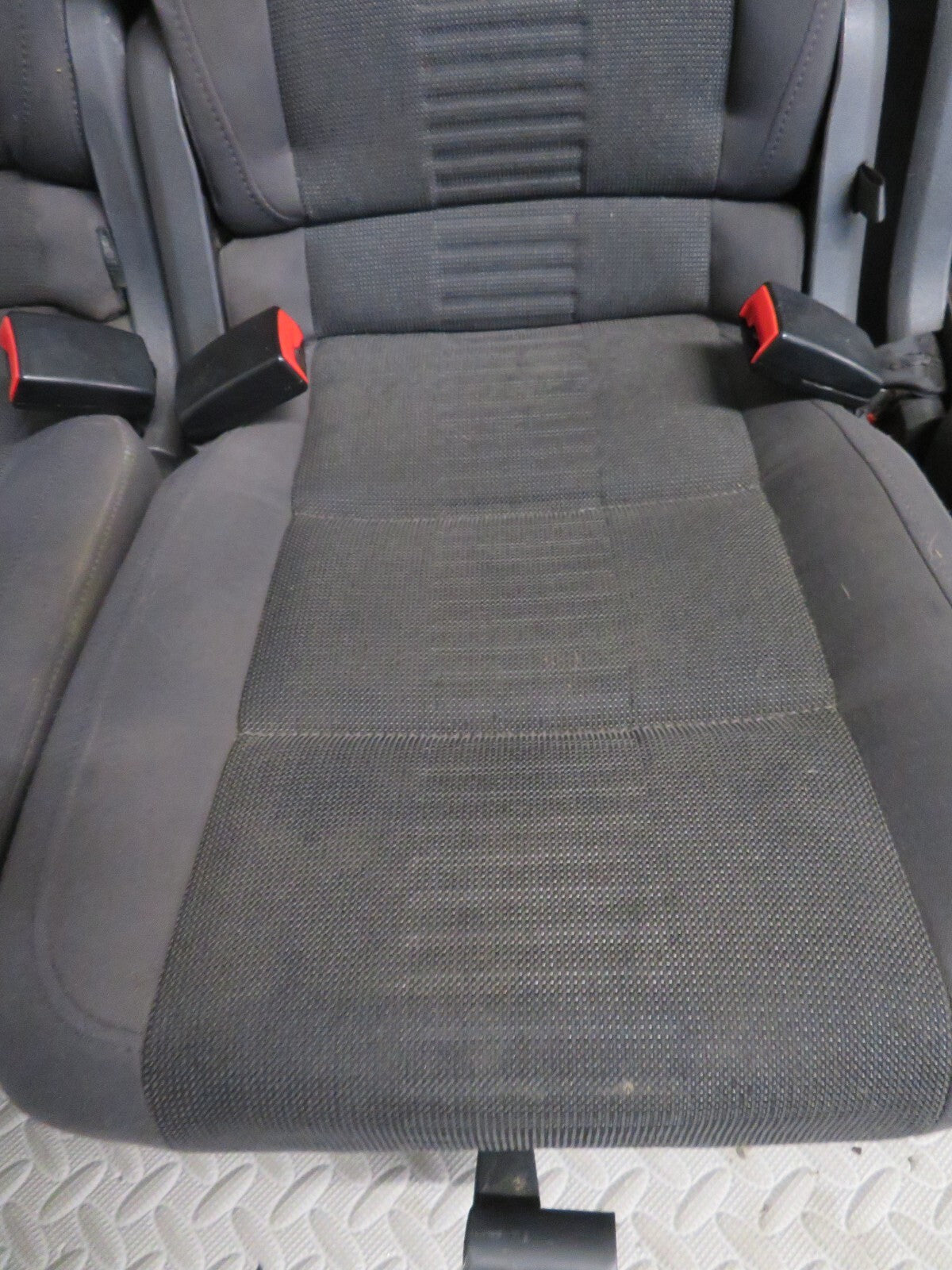 VOLKSWAGEN VW TOURAN MIDDLE ROW CLOTH SEATS CADDY 2K (SEE PHOTOS) 2003-2009