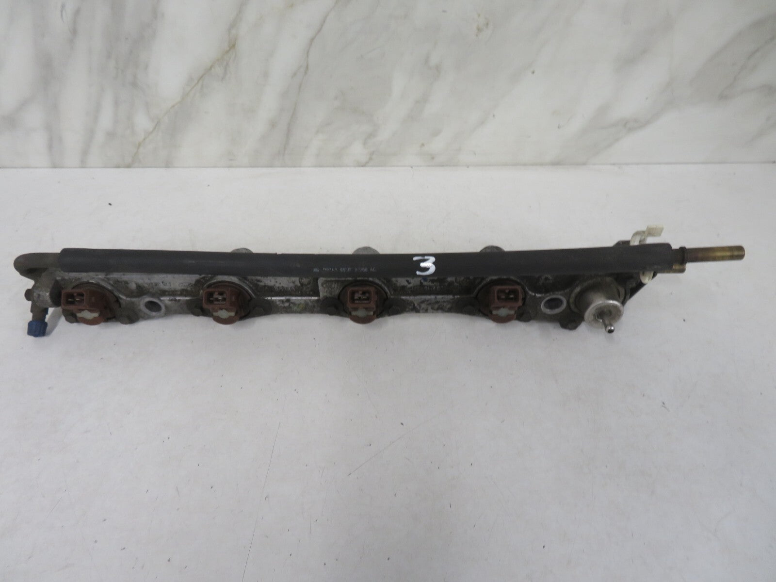 FORD FIESTA FUEL RAIL WITH INJECTORS MF-9H487 1997-2002 1350-3