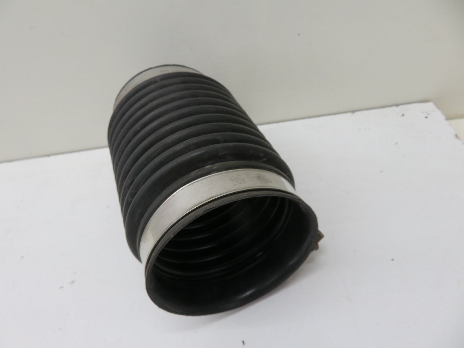 PORSCHE CAYENNE 955 V8 AIR INTAKE PIPE 2003-2006 1718-16