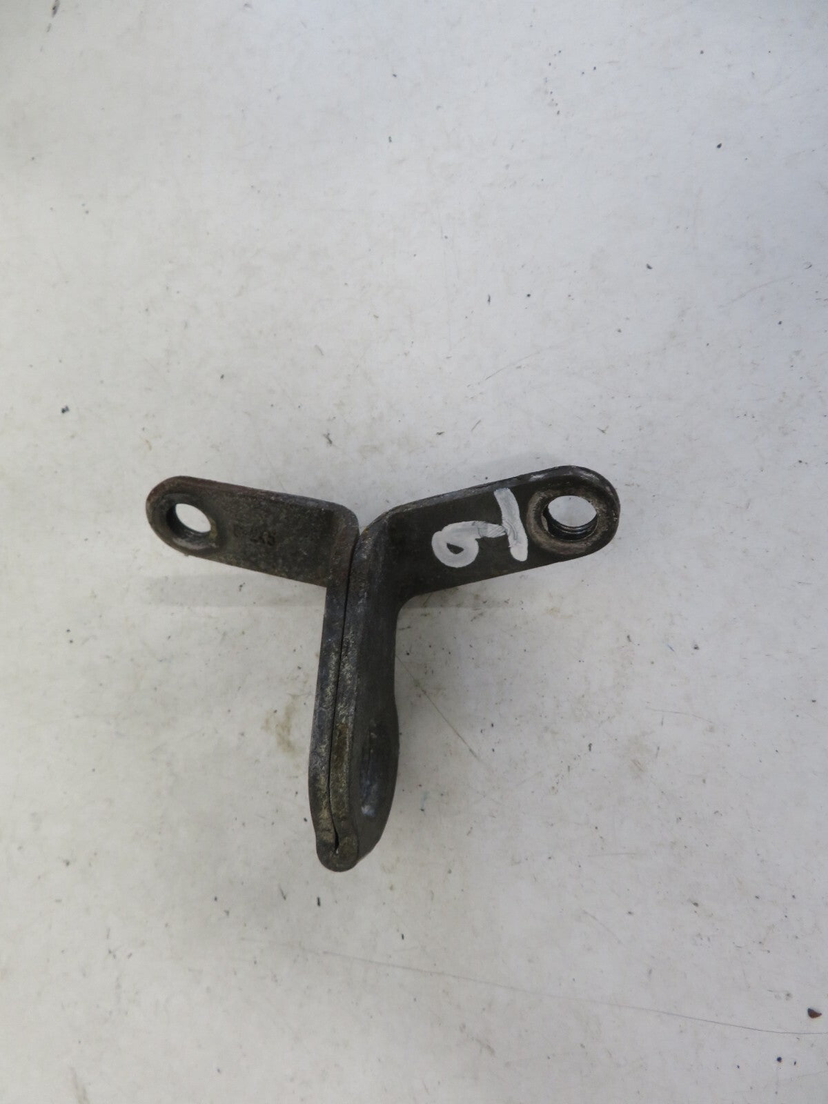 FORD KA MK2 ENGINE HOOK BRACKET 2008-2015 1524-9