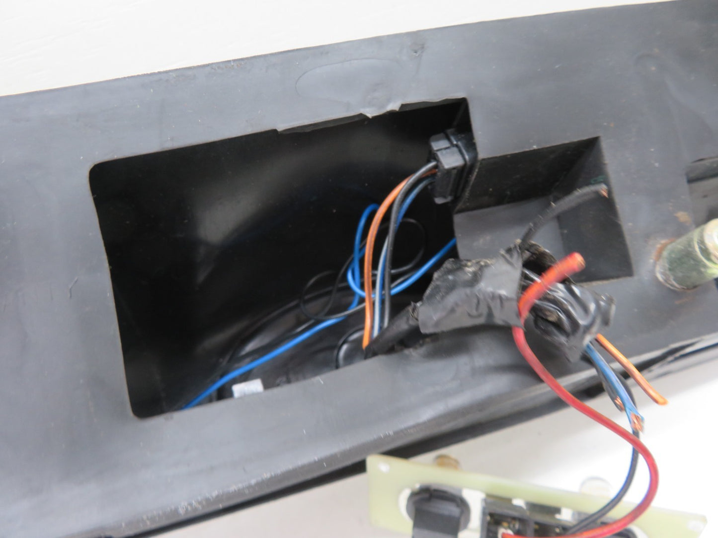 LAND ROVER FREELANDER 1 BOOT HANDLE SWITCH WITH KEY 2004-2006 1672-10