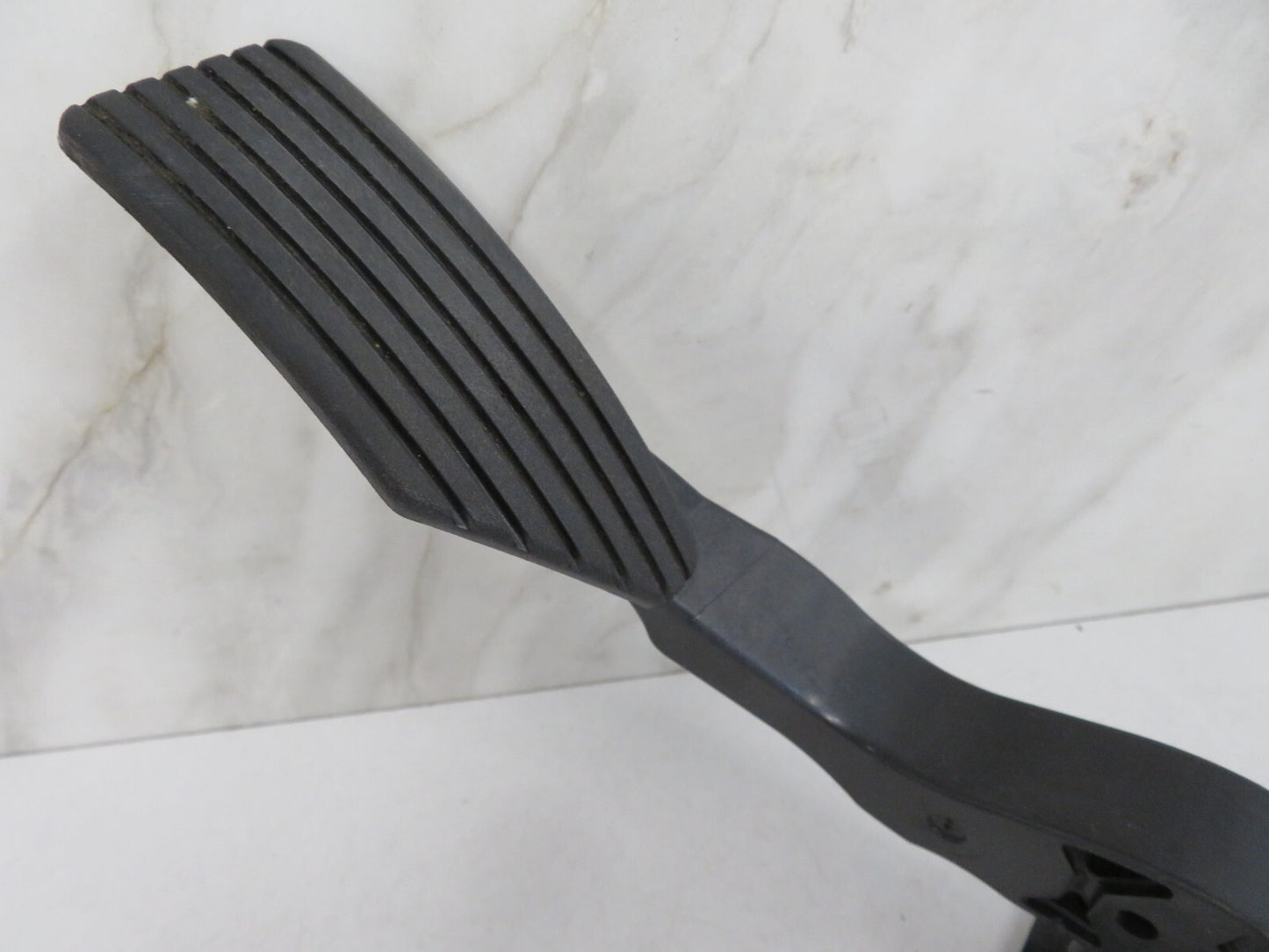 PEUGEOT 4007 THROTTLE PEDAL MN101543 2007-2012 AM1452-4