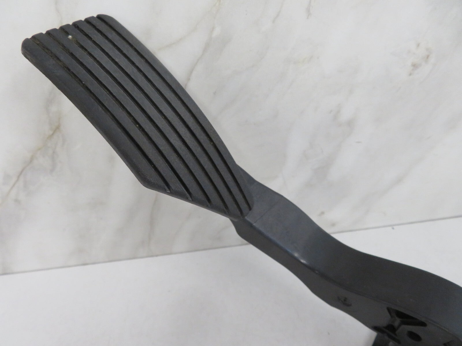 PEUGEOT 4007 THROTTLE PEDAL MN101543 2007-2012 AM1452-4