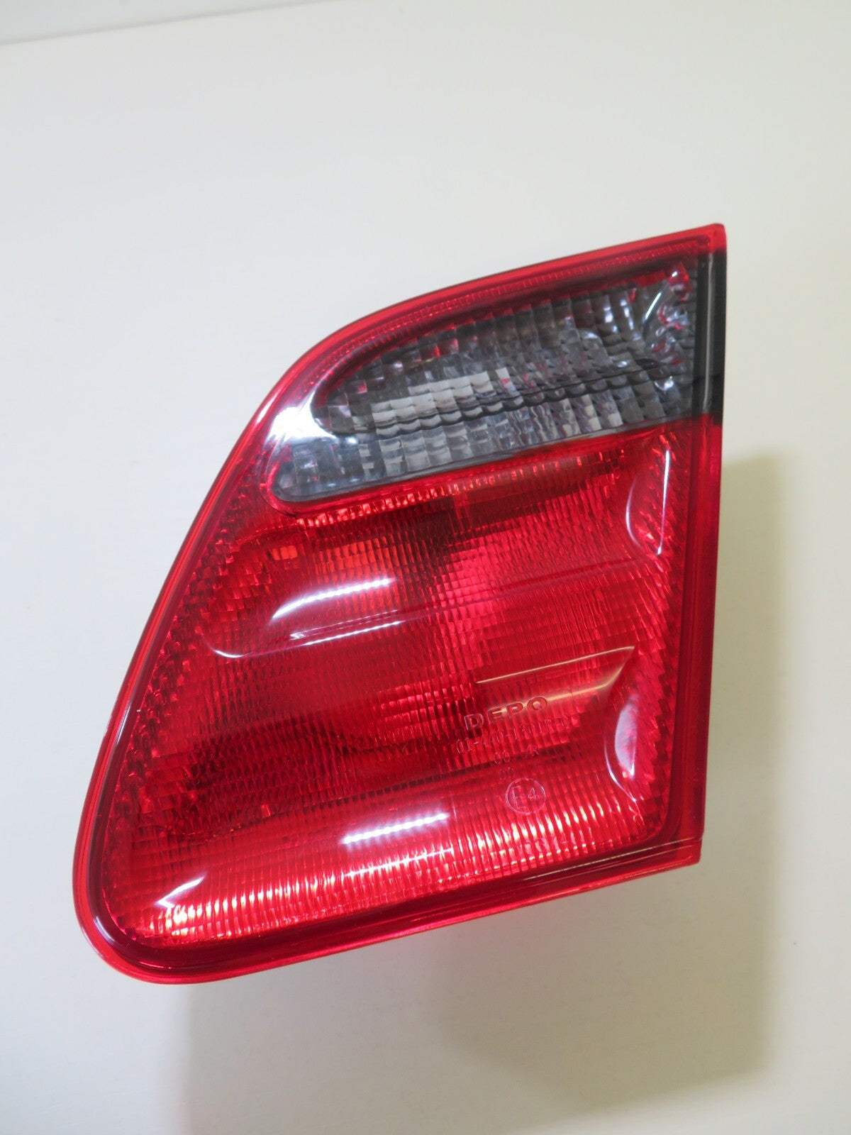 OS DRIVER REAR INNER TAIL LIGHT FOR MERCEDES E CLASS 1995-1998 440-1301-UE-DR