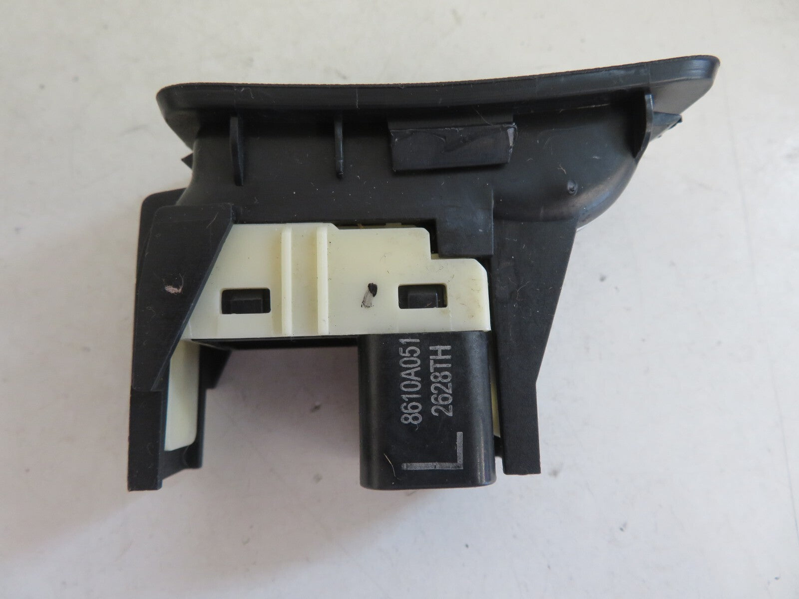 PEUGEOT 4007 NSR PASSENGER SIDE SEAT FOLD DOWN SWITCH 8610A051 2007-2012 1315-16
