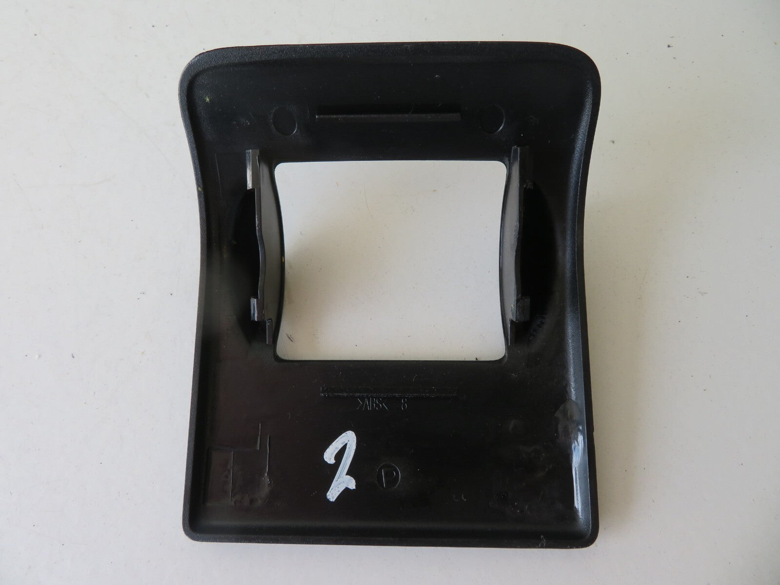 FORD FIESTA MK6 REAR SEAT PUSH DOWN BUTTON SURROUND TRIM 2002-2008 AMS1630-2