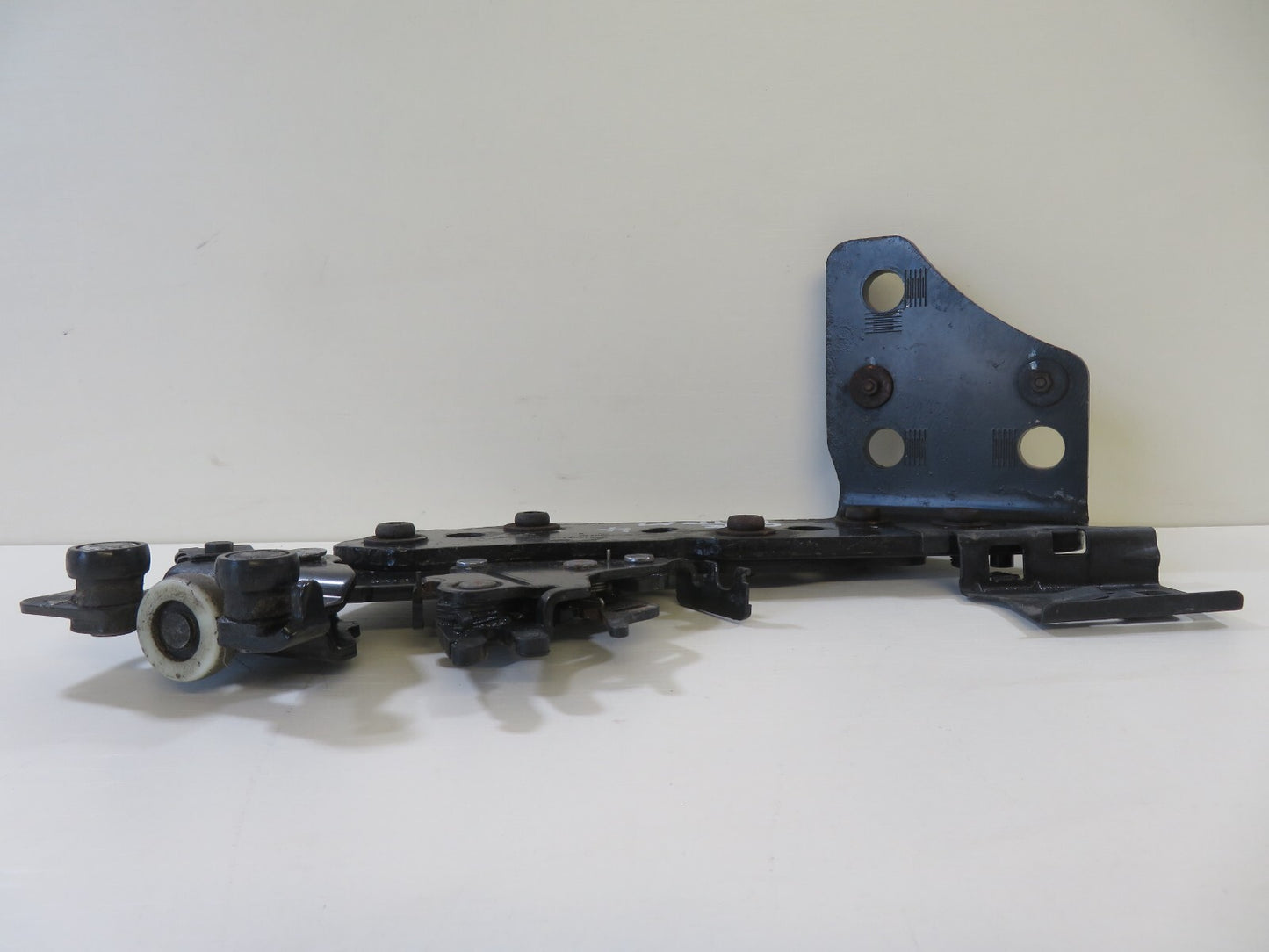 FORD C MAX GRAND OSR BOTTOM GUIDE ROLLER HINGE AM51-U25000-AF 2011-2015 1507-4