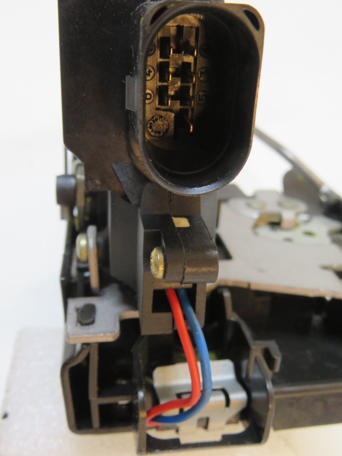 AUDI A4 B6 AVANT NSF DOOR LOCK CATCH 2001-2006 AMS4