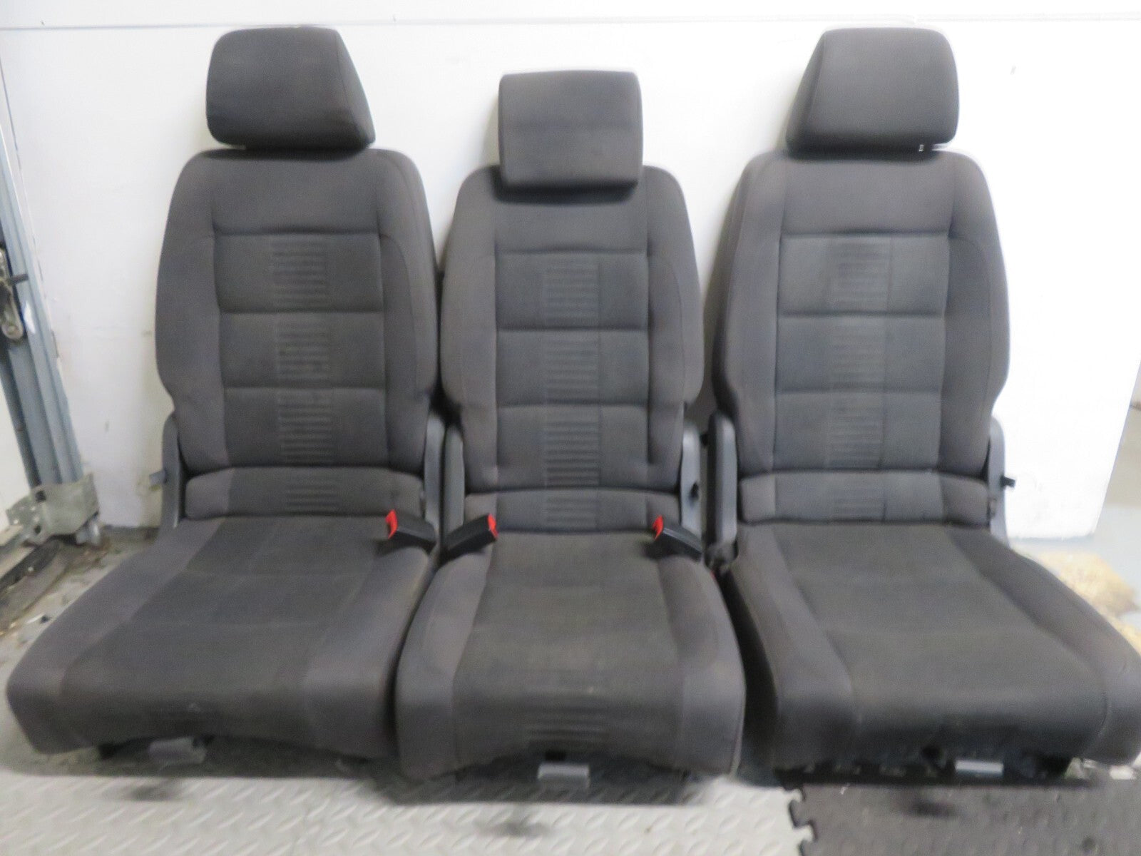 VOLKSWAGEN VW TOURAN MIDDLE ROW CLOTH SEATS CADDY 2K (SEE PHOTOS) 2003-2009