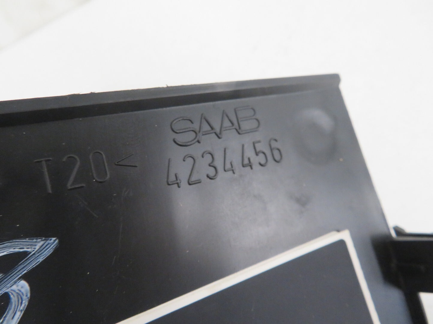 SAAB 93 9-3 FUSE BOX COVER 4234456 1998-2001 1617-8