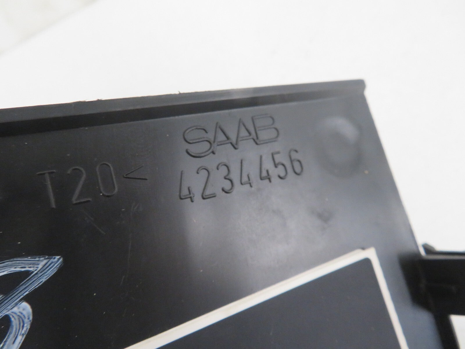 SAAB 93 9-3 FUSE BOX COVER 4234456 1998-2001 1617-8