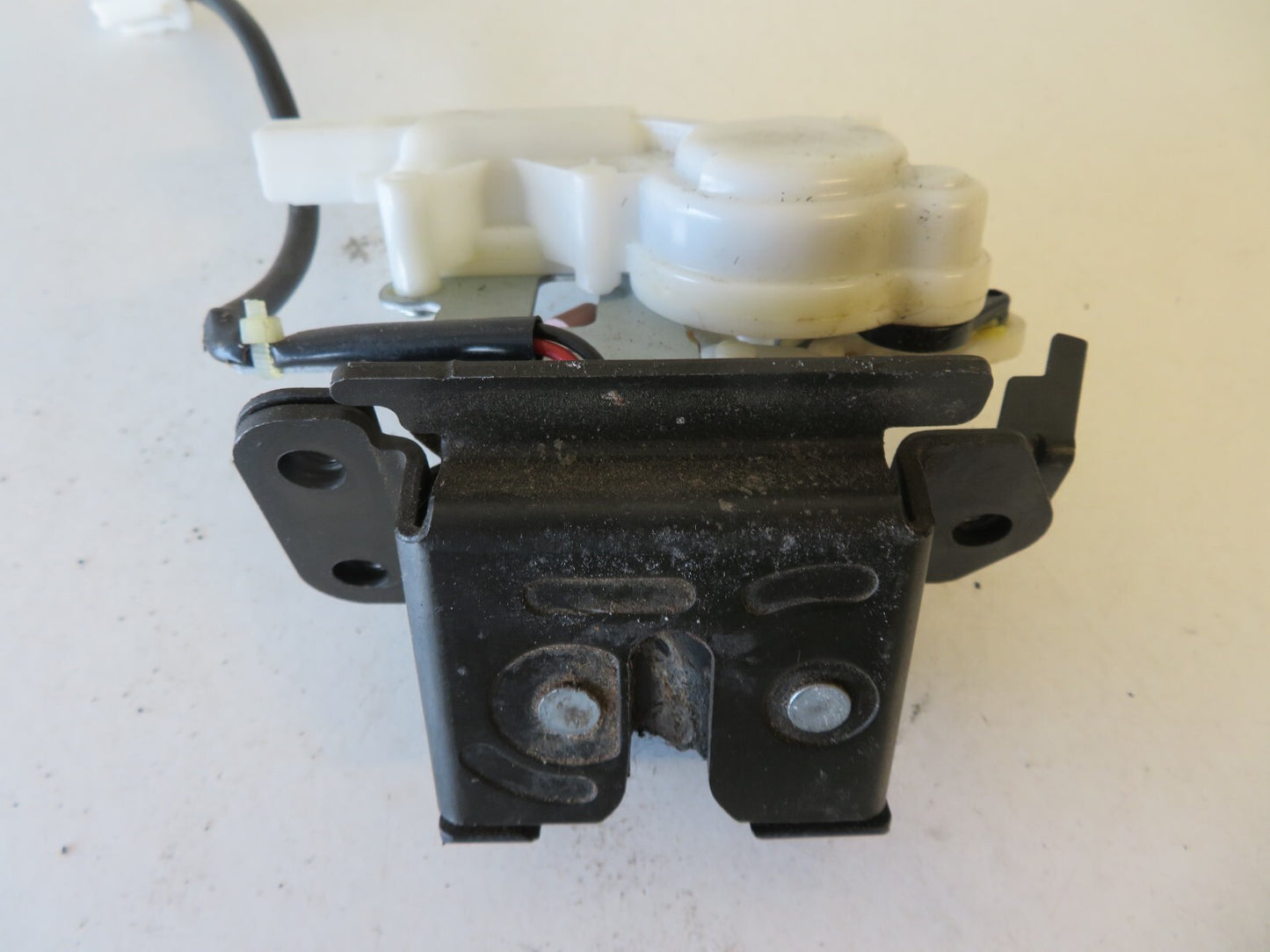 MAZDA 5 TAILGATE LOCK CATCH 2005-2010 AMS1547